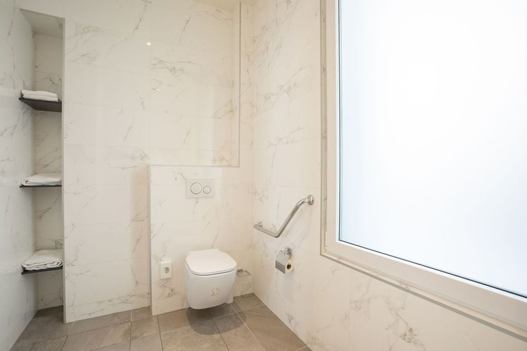 Bathroom 4, Prince Albert Lyon Bercy, Paris