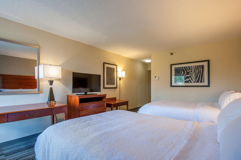 Bedroom 3, Hampton Inn by Hilton Bowling Green, Warren