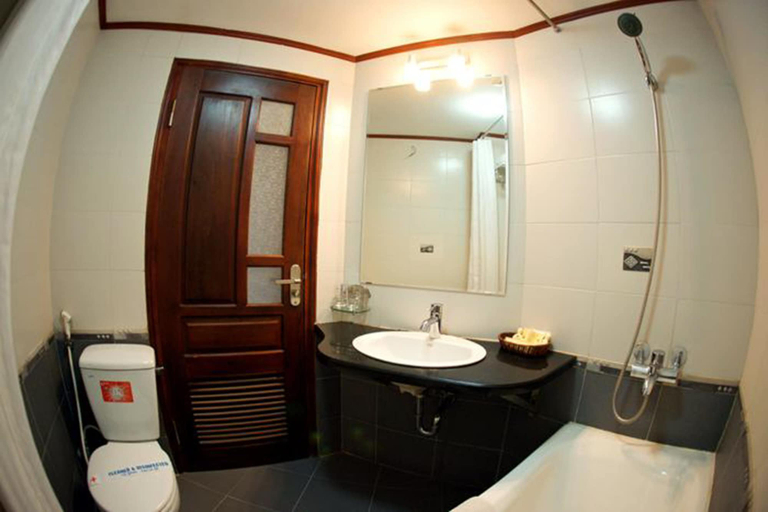 Bathroom 3, Hanoi Street Hotel, Hoàn Kiếm
