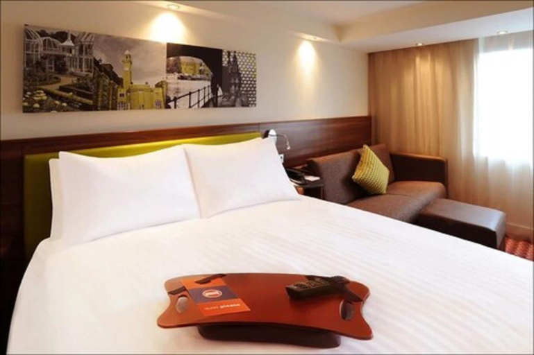 Bedroom 4, Hampton by Hilton London Luton Airport, Luton