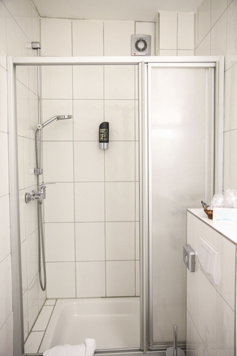 Bathroom 4, Hotel Marienthal, Hamburg