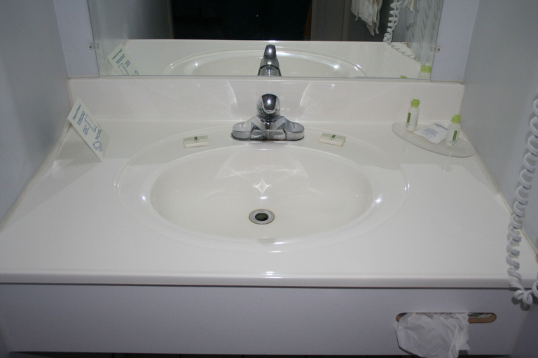 Bathroom 3, St. Christopher's Hotel, Division No. 3