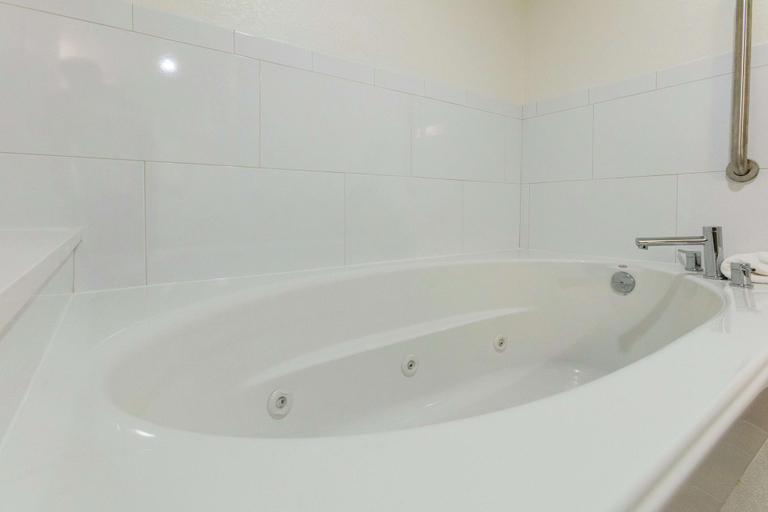 Bathroom 4, Hampton Inn St. Augustine Beach, Saint Johns