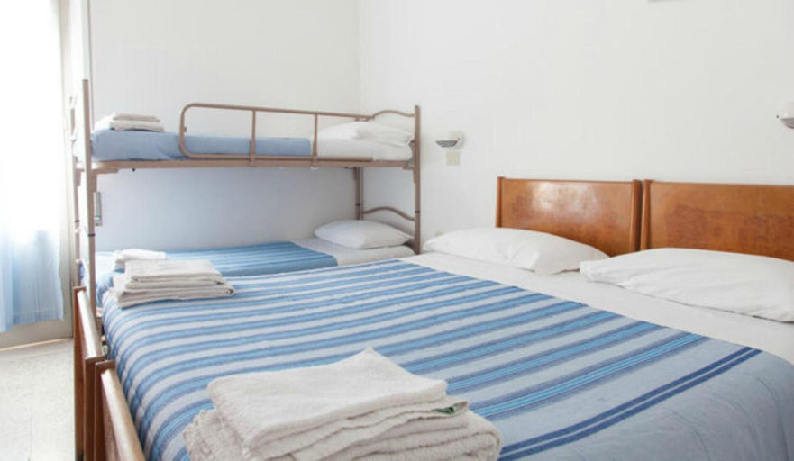Bedroom 3, Hotel Ronconi, Rimini