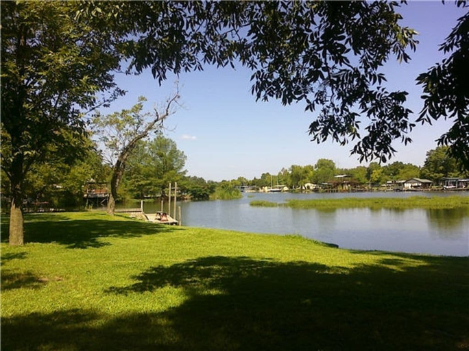 Others 5, Constant-level Lake LBJ - 3 BR Sleep 12, Burnet