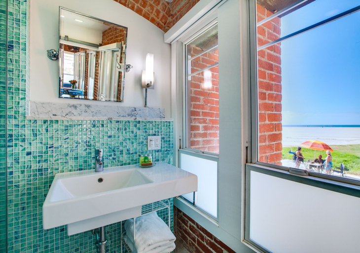 Bathroom 4, Venice Breeze Suites, Los Angeles