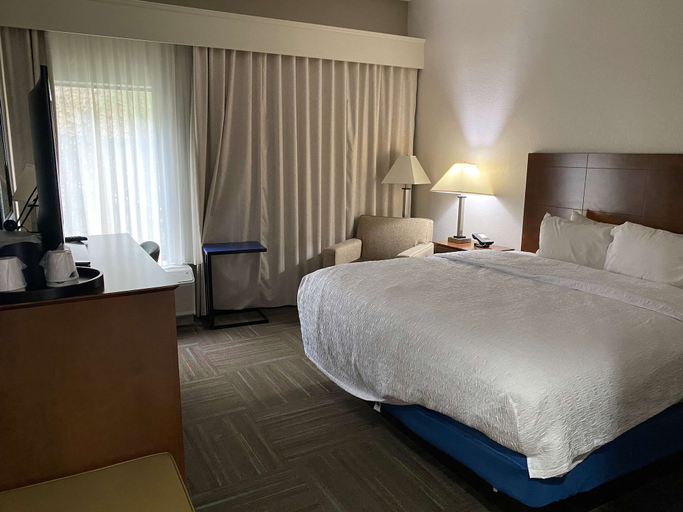 Bedroom 2, Hampton Inn Ft. Chiswell-Max Meadows, Wythe