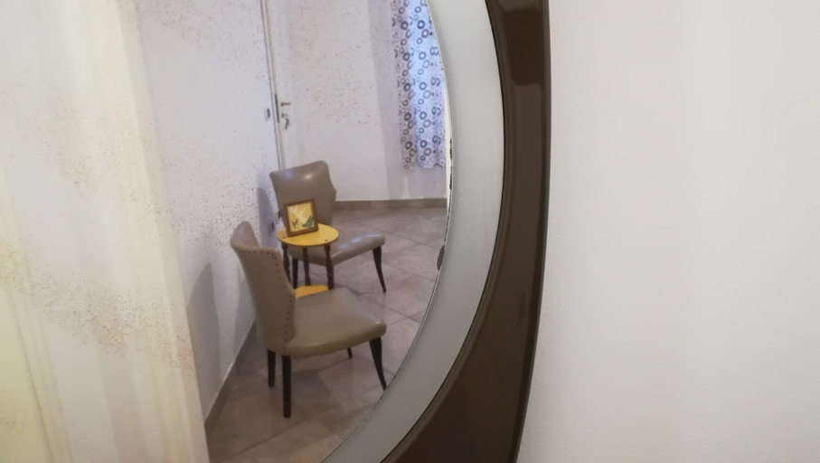 Bathroom 5, Esagono Monello, Syracuse