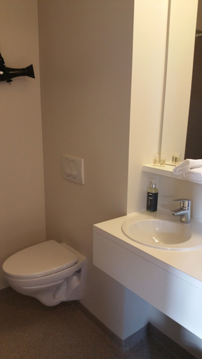 Bathroom 4, Geo Hotel Grindavik, Grindavík