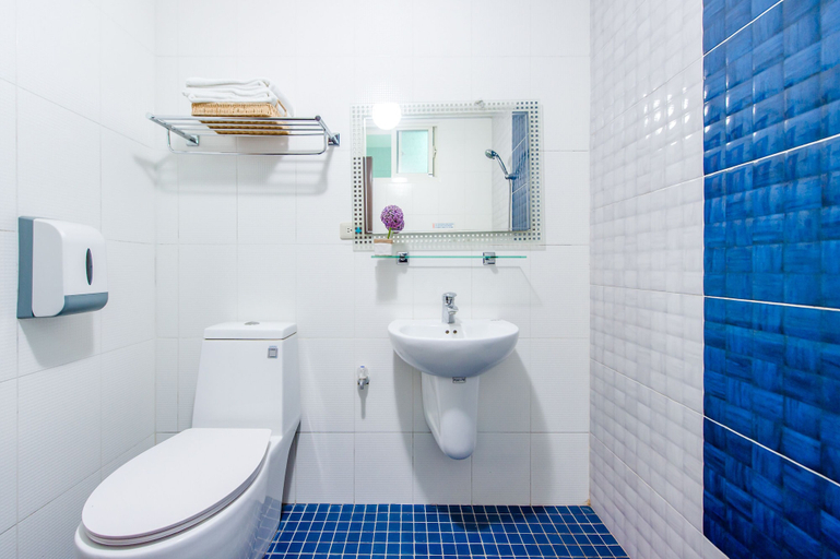 Bathroom 2, Moon Deer, Taitung