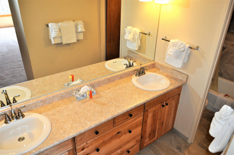 Bathroom 4, Summit House 2 bed 2 bath B, Summit