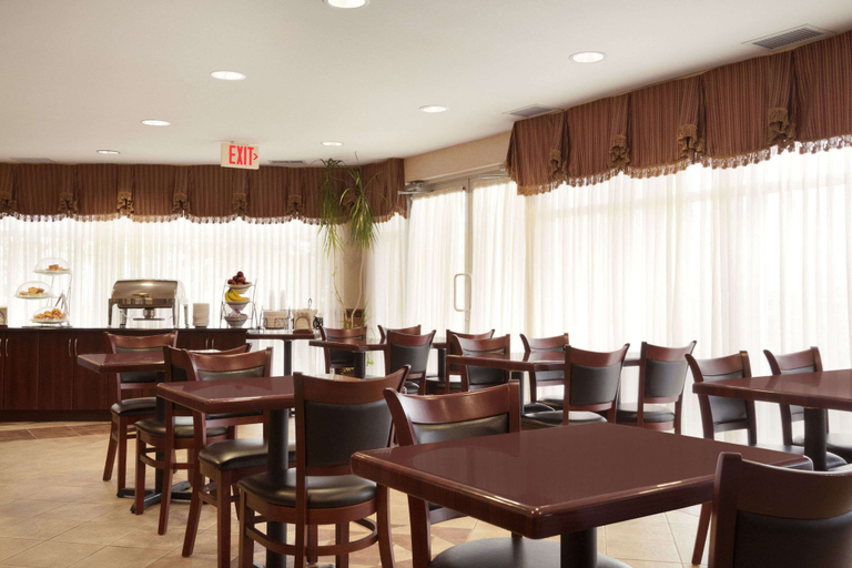 Food & Drinks 5, Days Inn & Suites by Wyndham Langley, Greater Vancouver