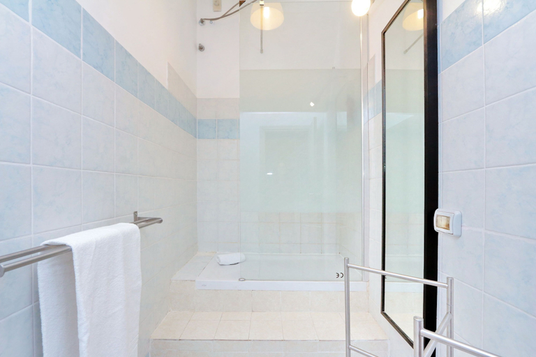 Bathroom 5, Lucky Home, Rome