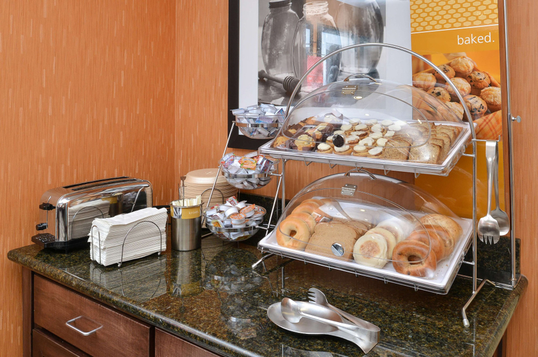 Food & Drinks 5, Hampton Inn Ottumwa, Wapello