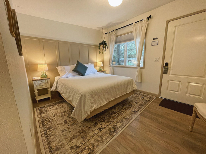 Bedroom 4, Emerald Valley Inn, Clallam
