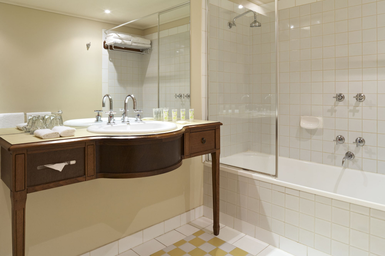 Bathroom 5, Grand Hotel Melbourne, Melbourne