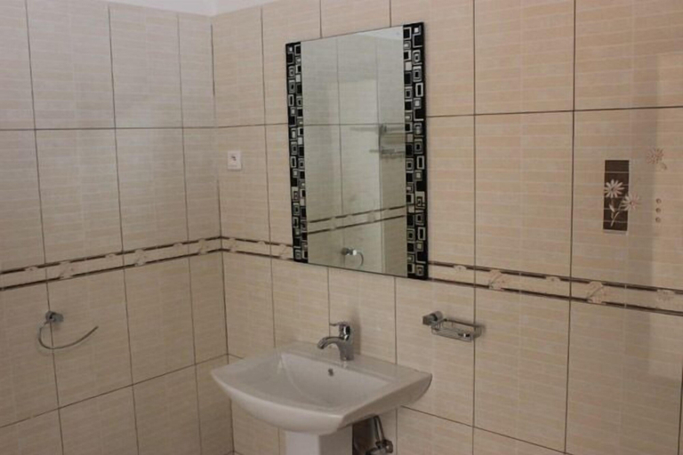 Bathroom 3, Mountain's View Hotel, Roherero