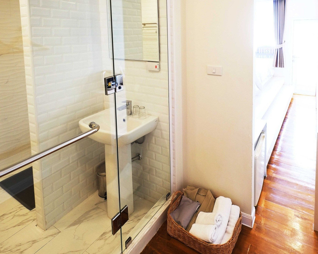 Bathroom 4, Buakham Rim Khong, Chiang Saen