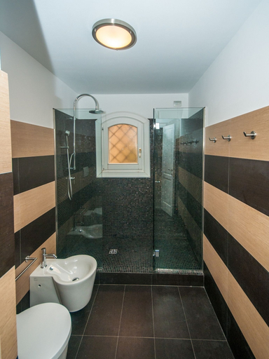 Bathroom 3, Oleandri 101, Olbia-Tempio