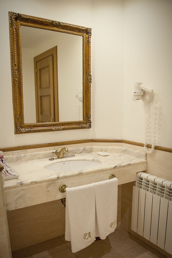 Bathroom 4, Hotel Palacio Azcárate, La Rioja