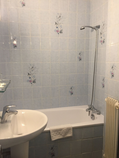Bathroom 5, Europ'Hôtel, Dordogne
