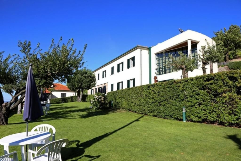 Exterior & Views 30