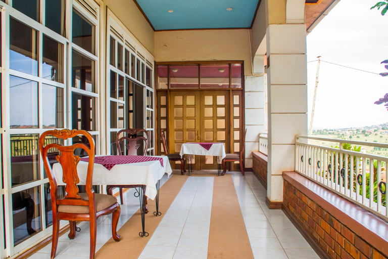 Food & Drinks, Islet Hotel, Jinja