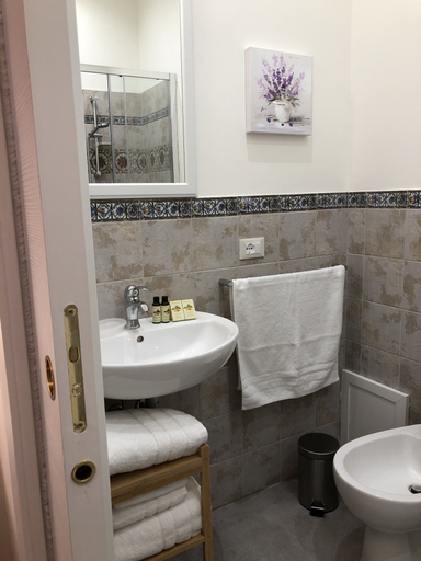 Bathroom 5, Liberty Palace, Palermo