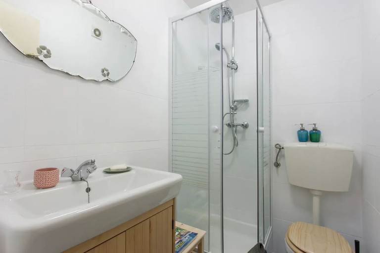 Bathroom 3, Alfama Charming Apartment, Lisbon