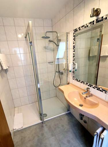 Bathroom 5, Baumhove Hotel Restaurant Am Markt, Unna