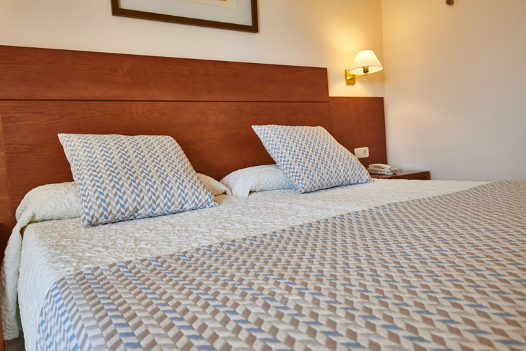 Bedroom 3, Hipotels Bahía Grande Aparthotel, Baleares