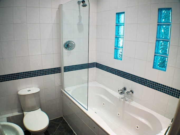 Bathroom 4, HQ Bar & Restaurant, Douglas