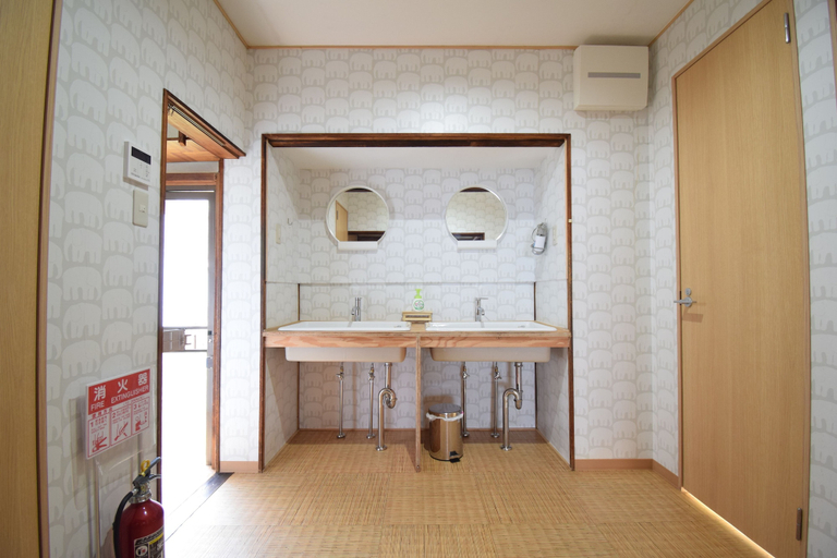 Bathroom 3, Guest House Bed&Bicycle, Kashiwara