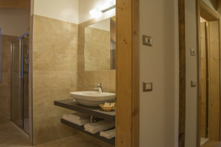 Bathroom 4, Hotel Garnì Caminetto, Trento