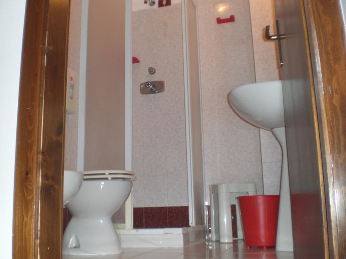 Bathroom 3, Hotel Edelweiss, Trento