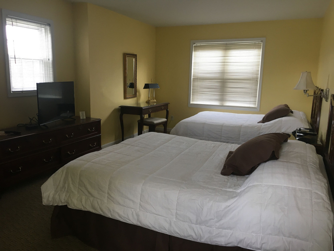 Bedroom 3, Century Suites Hotel, Monroe