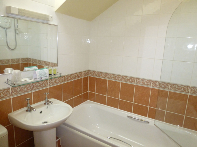 Bathroom 4, The Atherstone Red Lion Hotel, Warwickshire