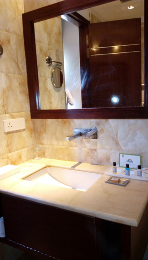 Bathroom 4, Days Hotel by Wyndham Panipat, Panipat
