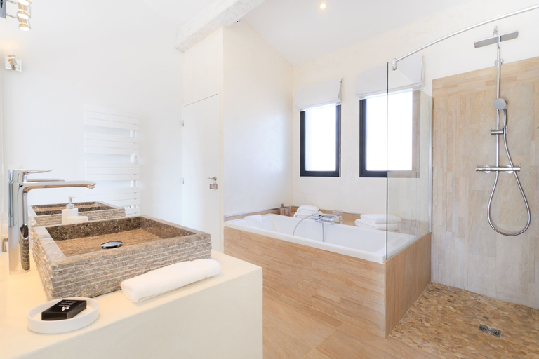 Bathroom 5, Les chambres du Château Rasque, Var