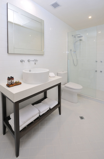 Bathroom 5, Grand Hotel Melbourne, Melbourne