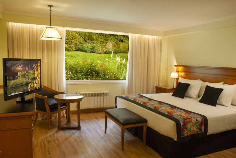 Bedroom 3, Huinid Bustillo Hotel & Spa, Bariloche