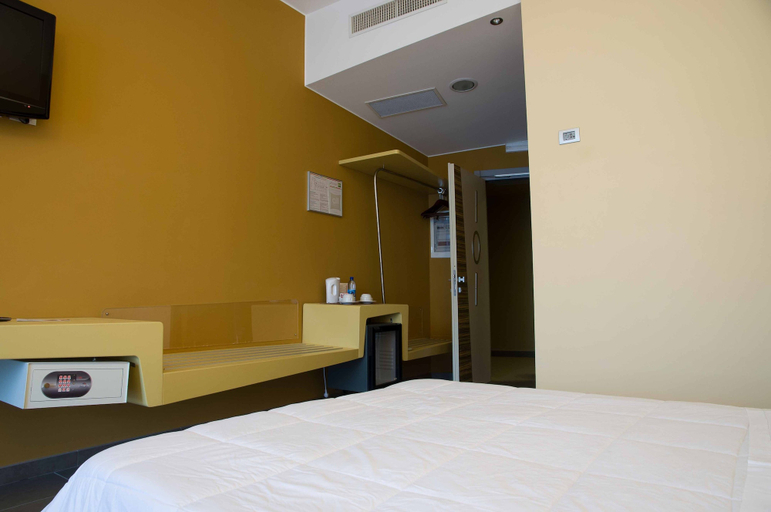 Bedroom 2, ibis Styles Catania Acireale, Catania