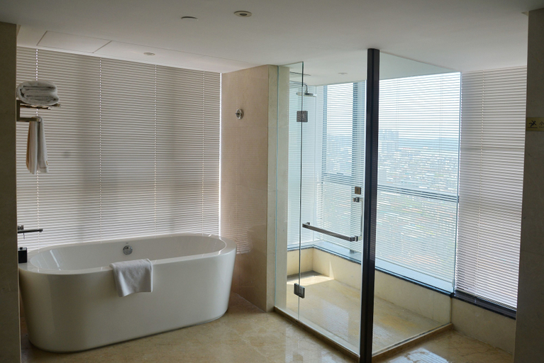Bathroom 5, Shantou International Hotel, Shantou