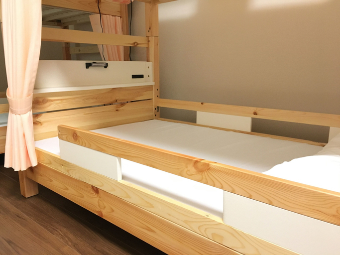 Bedroom 4, Shironoshita Guesthouse - Hostel, Himeji