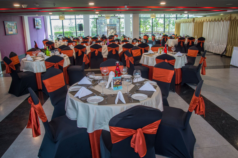 Food & Drinks 5, Hide Away Suites, Gautam Buddha Nagar