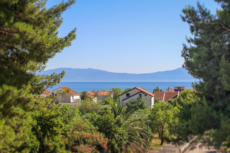 Exterior & Views 2, Marula, Gradac