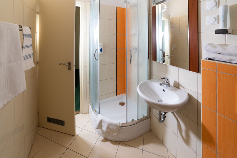 Bathroom 4, Zsanett Hotel, Fonyód