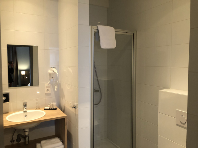 Bathroom 4, Hotel De Franse Kroon, Vlaams Brabant