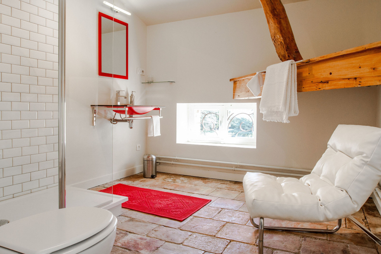 Bathroom 5, Domaine de Roucayrols, Tarn