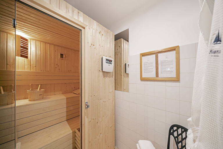 Bathroom 5, Albatroz Beach & Yacht Club, Santa Cruz